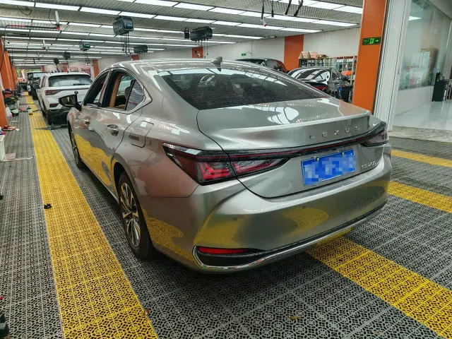 Lexus ES — Фото автомобиля 3