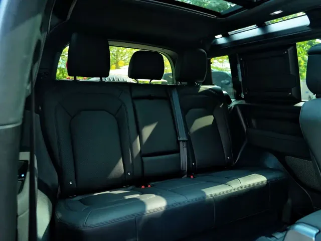 Land Rover Defender — Фото автомобиля 14