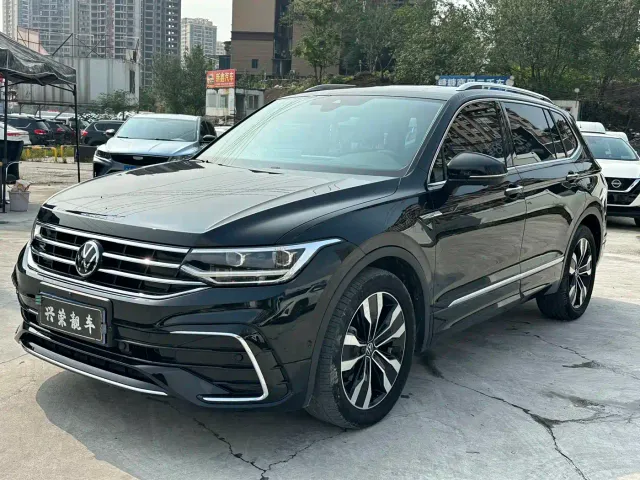 Фотография автомобиля — Volkswagen Tiguan L