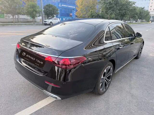 Mercedes-Benz E-Class — Фото автомобиля 11