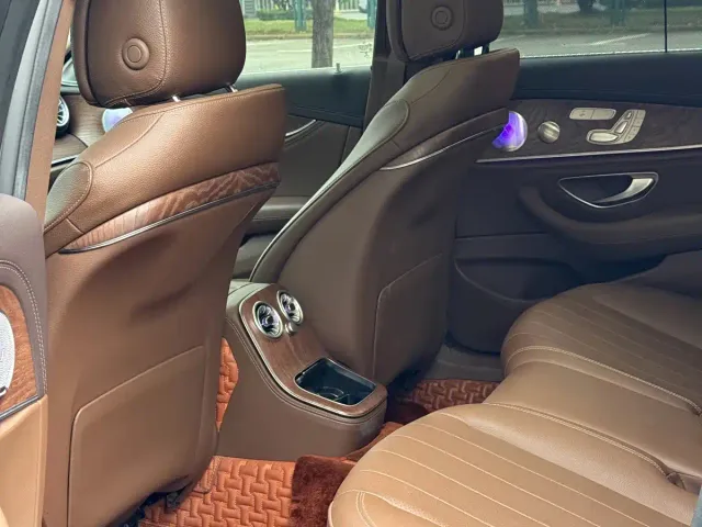Mercedes-Benz E-Class — Фото автомобиля 9
