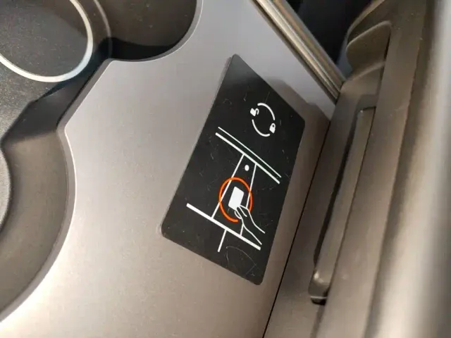 Tesla Model Y — Фото автомобиля 8
