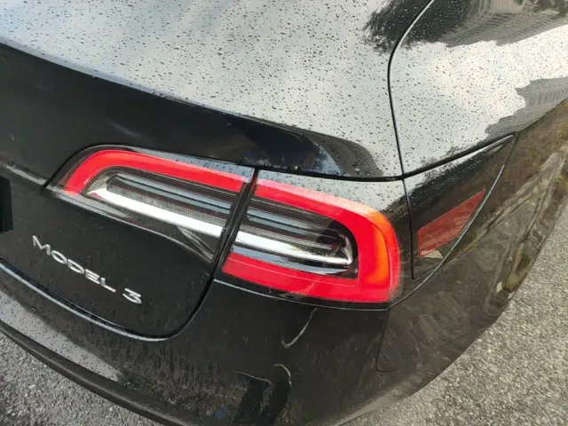 Tesla Model 3 — Фото автомобиля 7