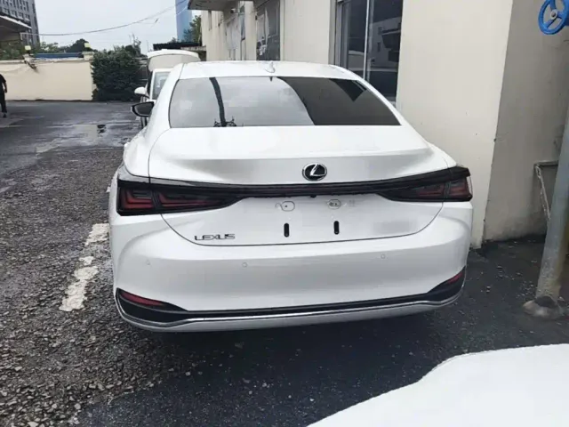 Lexus ES — Фото автомобиля 5