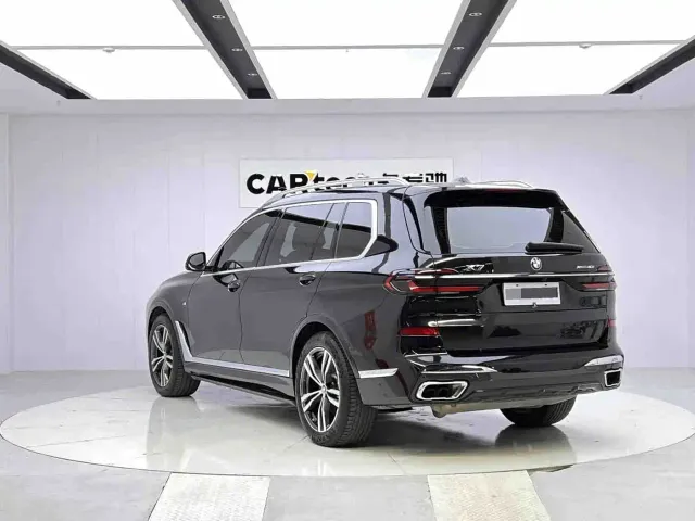 BMW X7 — Фото автомобиля 3
