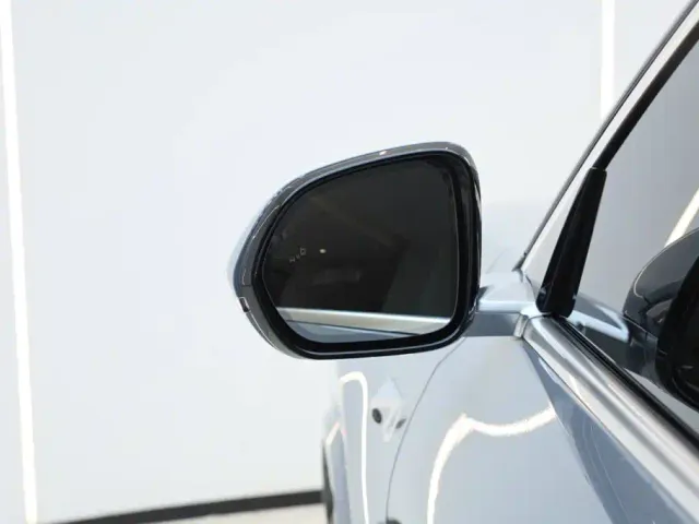 Li Auto L8 — Фото автомобиля 21