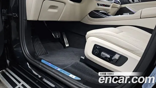 BMW X7 — Фото автомобиля 25
