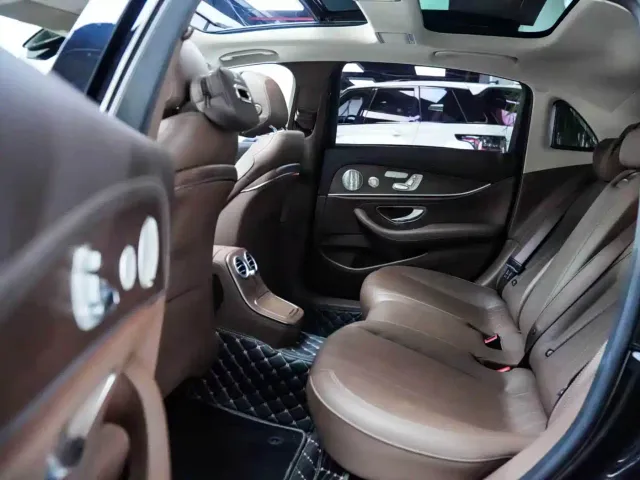 Mercedes-Benz E-Class — Фото автомобиля 9