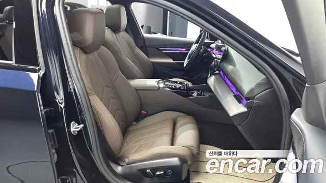 BMW 5 Series G60 — Фото автомобиля 16