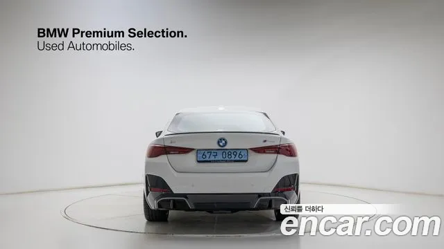 BMW i4 — Фото автомобиля 4