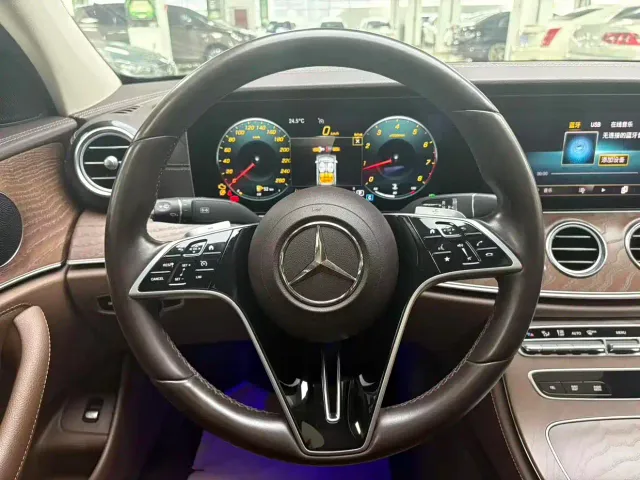Mercedes-Benz E-Class — Фото автомобиля 15