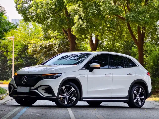Фотография автомобиля — Mercedes-Benz EQE SUV