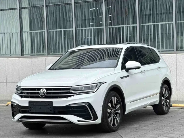 Фотография автомобиля — Volkswagen Tiguan L