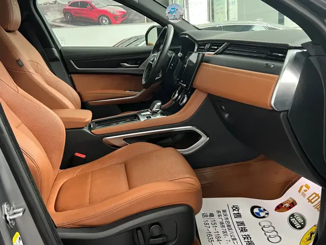 Jaguar F-Pace — Фото автомобиля 10
