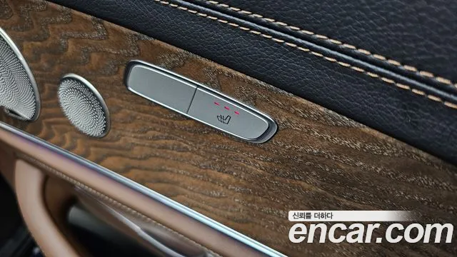 Mercedes-Benz E-Class — Фото автомобиля 27