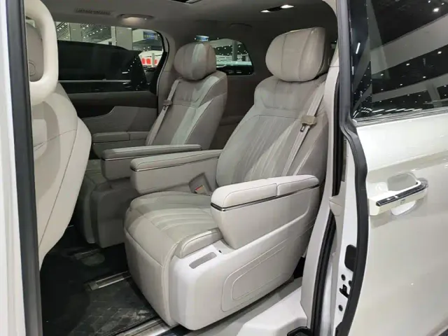 Roewe iMAX8 — Фото автомобиля 16