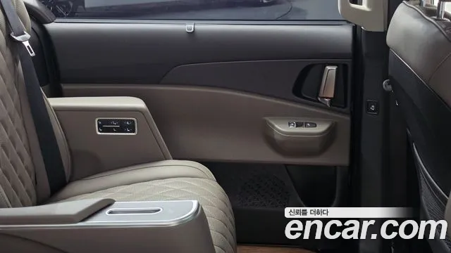Kia Carnival Generation 4 — Фото автомобиля 14