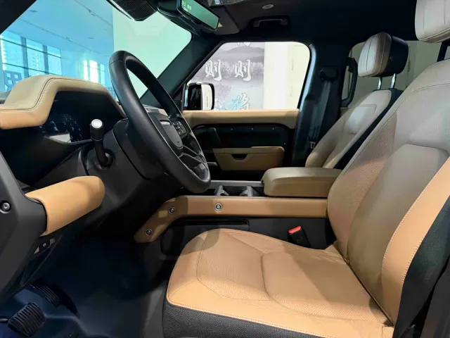Land Rover Defender — Фото автомобиля 7
