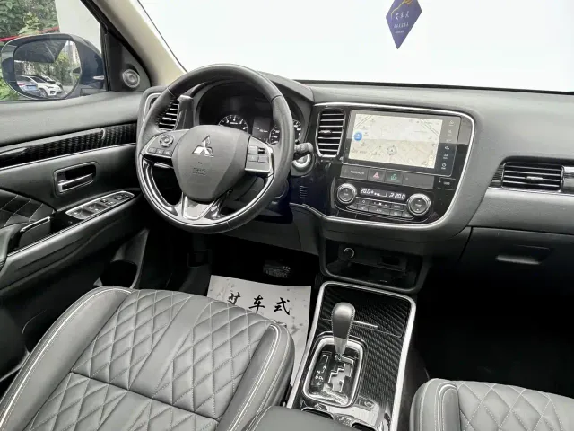 Mitsubishi Outlander — Фото автомобиля 5