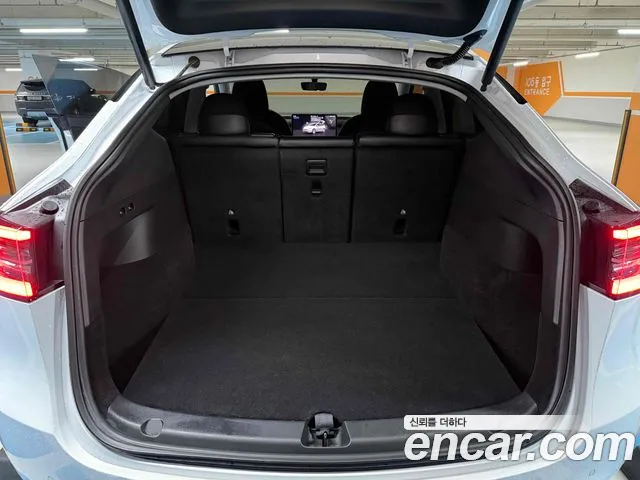 Tesla Model Y — Фото автомобиля 12
