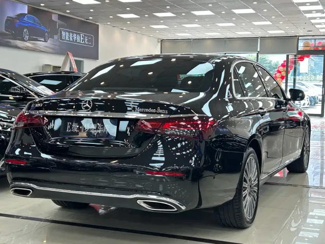 Mercedes-Benz E-Class — Фото автомобиля 16