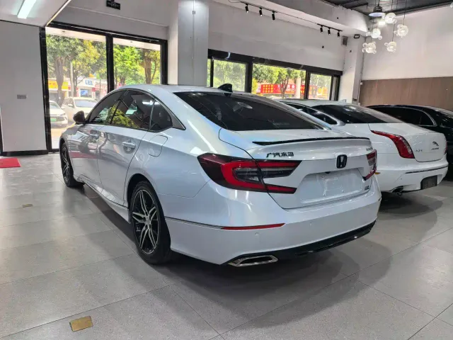 Honda Accord — Фото автомобиля 4