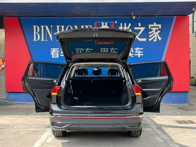 Volkswagen Tiguan L — Фото автомобиля 23