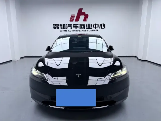 Tesla Model 3 — Фото автомобиля 2