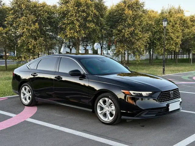Honda Accord — Фото автомобиля 3