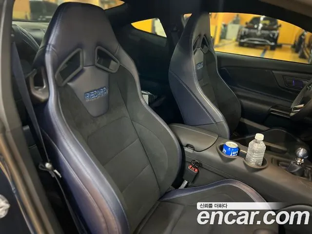 Ford Mustang — Фото автомобиля 10