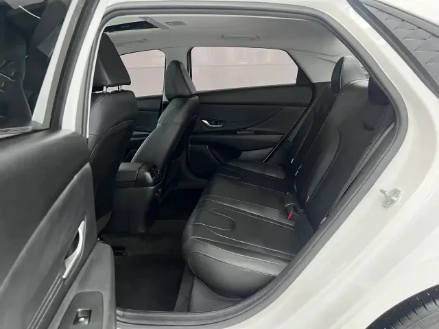 Hyundai Elantra — Фото автомобиля 12