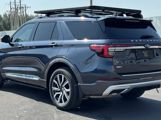 Ford Explorer — Фото автомобиля 7
