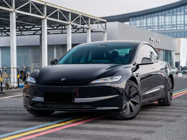 Фотография автомобиля — Tesla Model 3