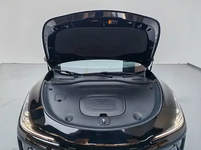 IM Motors L6 — Фото автомобиля 13