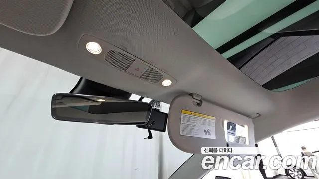 Tesla Model 3 — Фото автомобиля 28