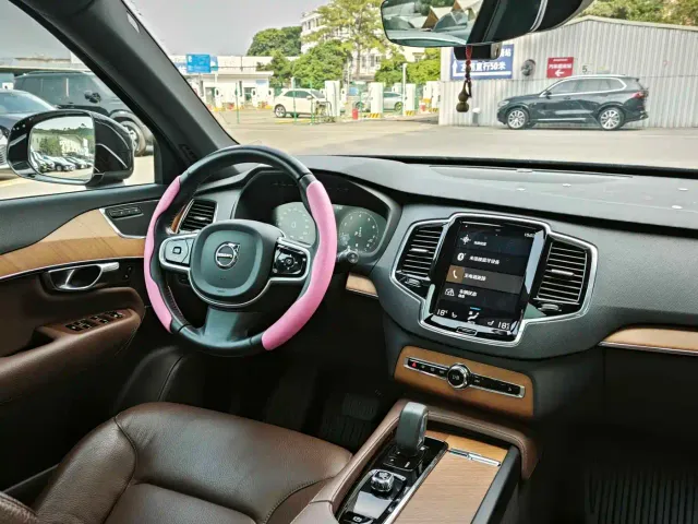 Volvo XC90 — Фото автомобиля 7