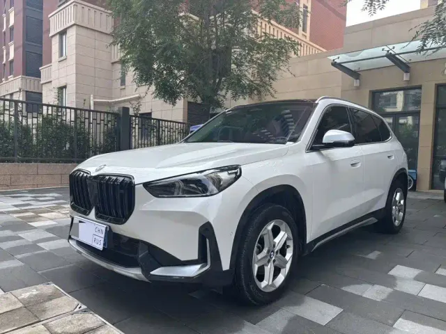 Фотография автомобиля — BMW X1