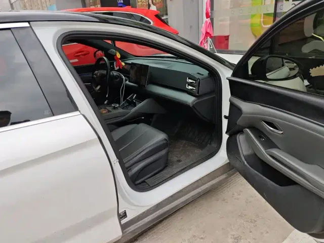 BYD Qin L — Фото автомобиля 19