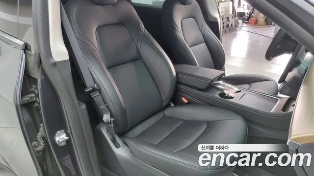 Tesla Model Y — Фото автомобиля 16