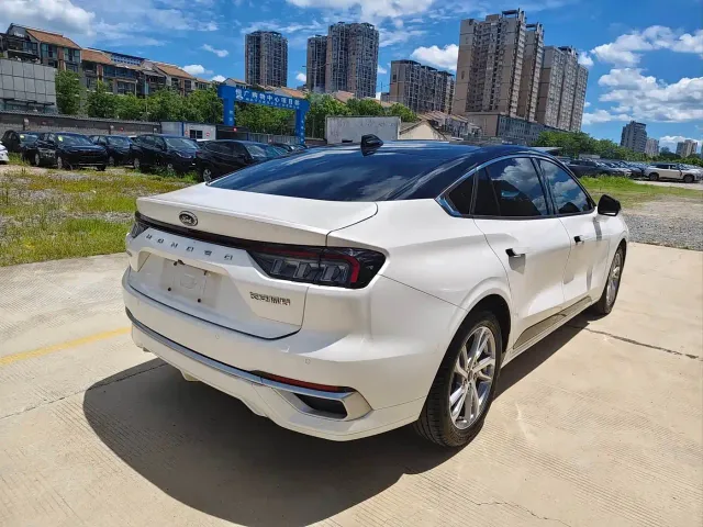 Ford Mondeo — Фото автомобиля 10