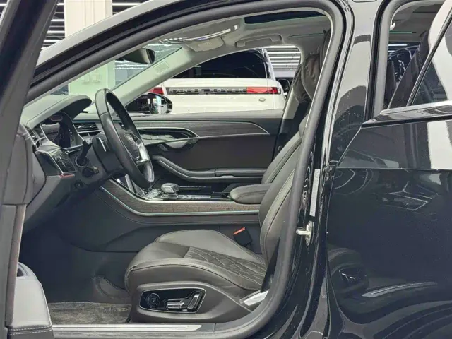 Audi A8 — Фото автомобиля 6