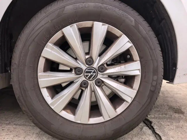 Volkswagen Lavida — Фото автомобиля 15