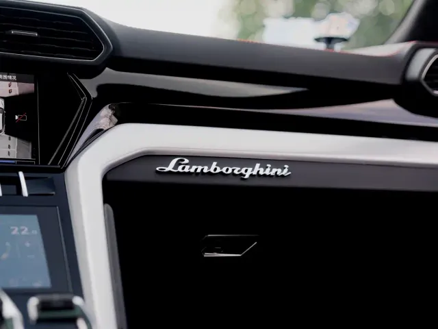 Lamborghini Urus — Фото автомобиля 22