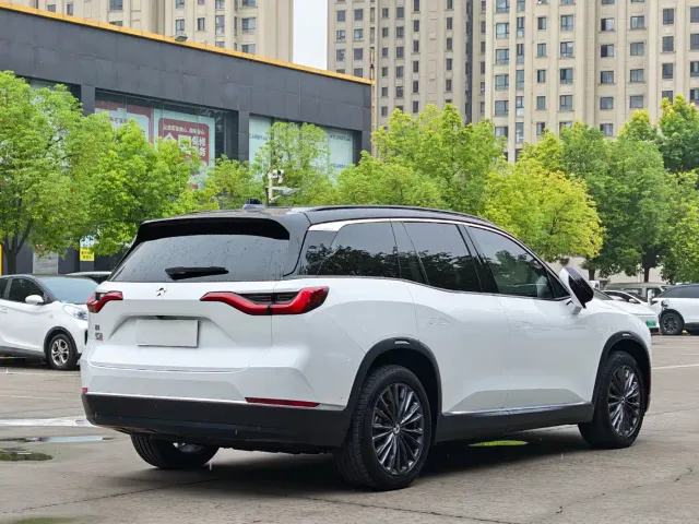 Nio ES8 — Фото автомобиля 17