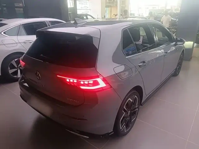 Volkswagen Golf — Фото автомобиля 6
