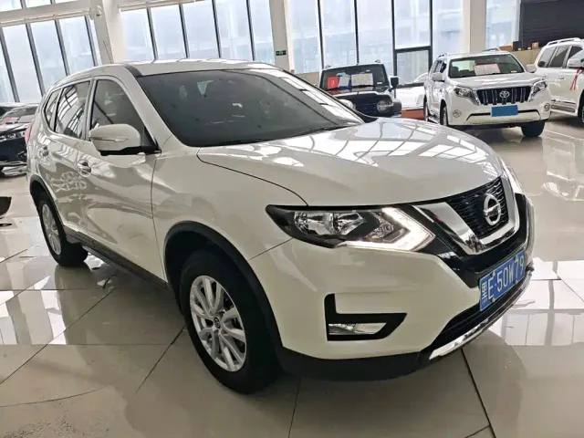 Nissan X-Trail — Фото автомобиля 2