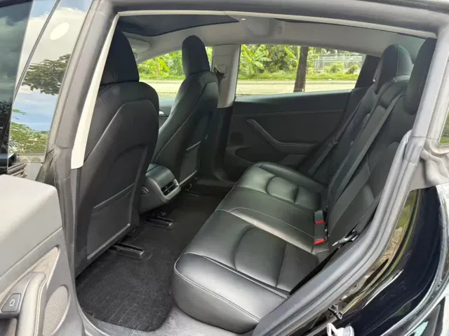 Tesla Model 3 — Фото автомобиля 6