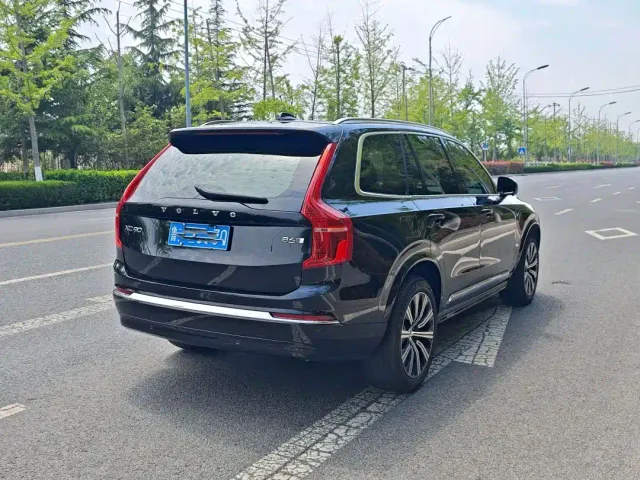 Volvo XC90 — Фото автомобиля 4