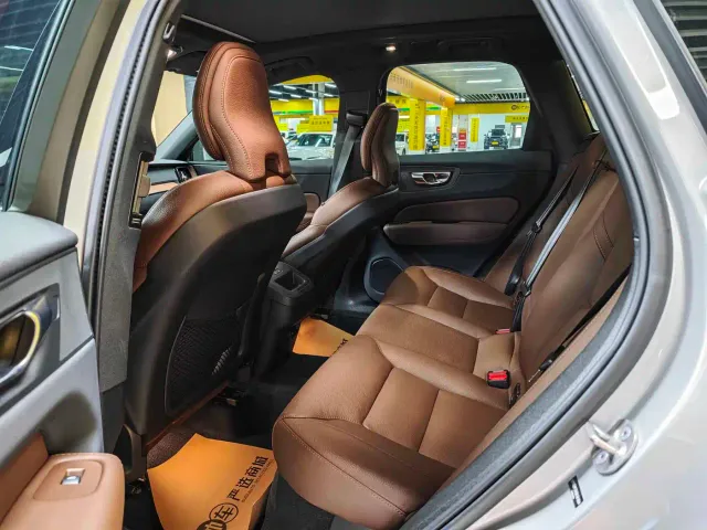 Volvo XC60 — Фото автомобиля 8