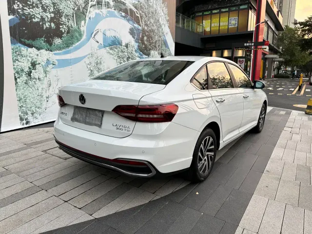 Volkswagen Lavida — Фото автомобиля 7